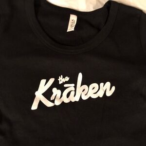 The Kraken women’s tee black sz L